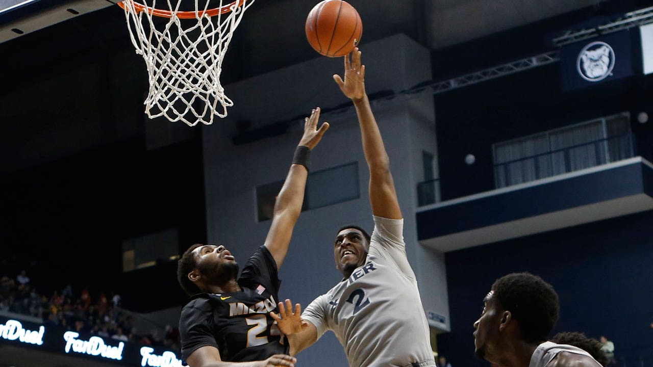 With Reynolds shut down, Xavier's Farr has career night